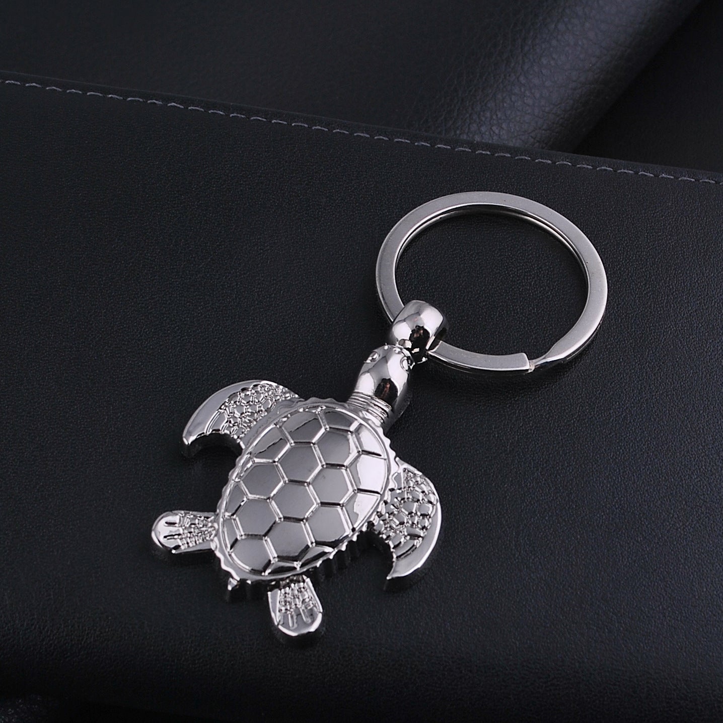 New animal shape pendant creative keychain