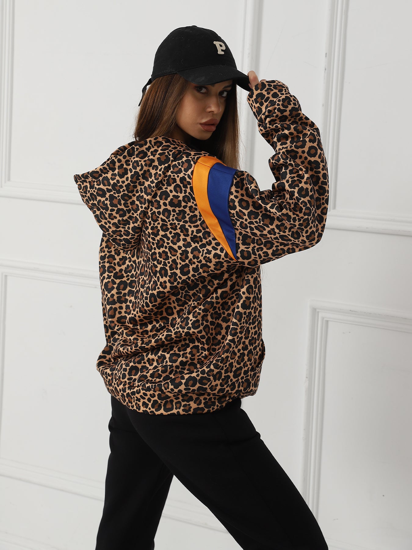 Women's Leopard Print Long Sleeved Sweatshirt